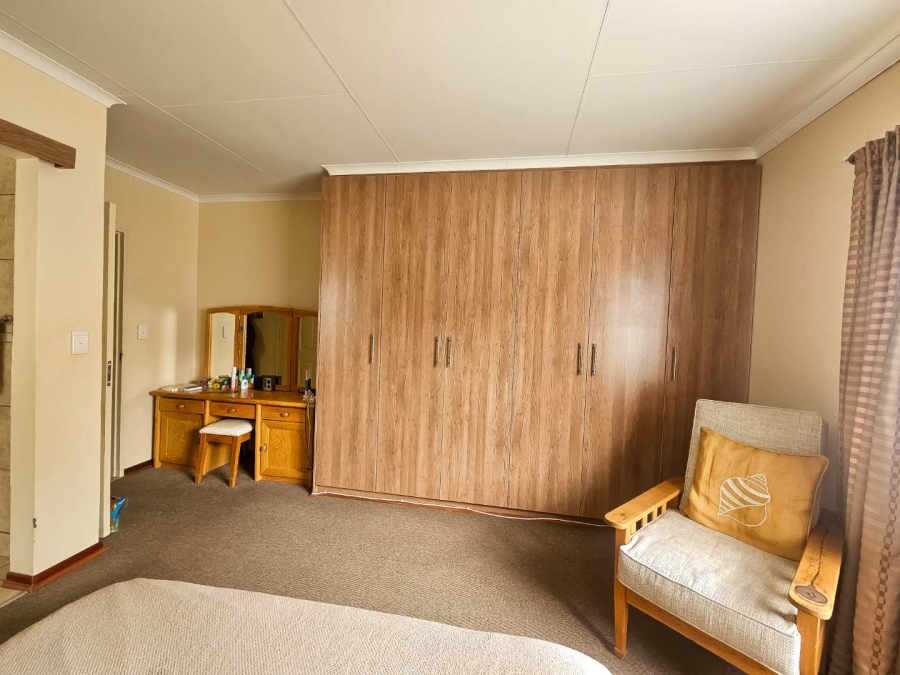 2 Bedroom Property for Sale in Langenhovenpark Free State